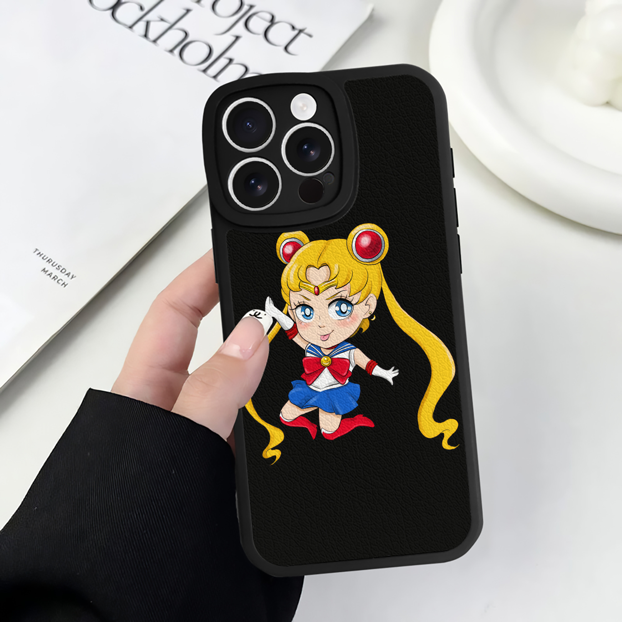 （画像用） 美少女戦士セーラームーン 月野 うさぎ つきの うさぎ Sailor Moon Tsukino Usagi 【iPhone 16シリーズ対応】シリコンスマホケース（レザー調） 材質：シリコン